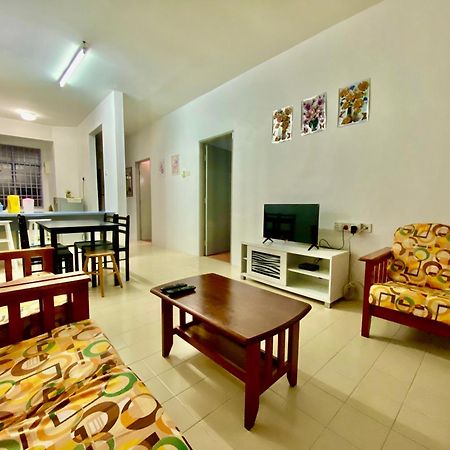 Batu Ferringhi Bayu Emas Apartment Eksteriør billede