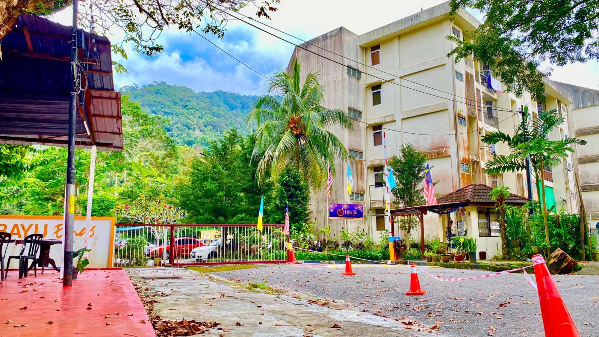 Batu Ferringhi Bayu Emas Apartment Eksteriør billede